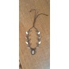 Collier avec fossile gris