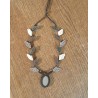 Collier avec fossile gris