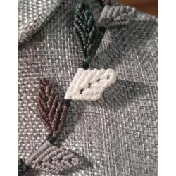 Collier avec fossile gris