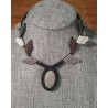 Collier avec fossile gris